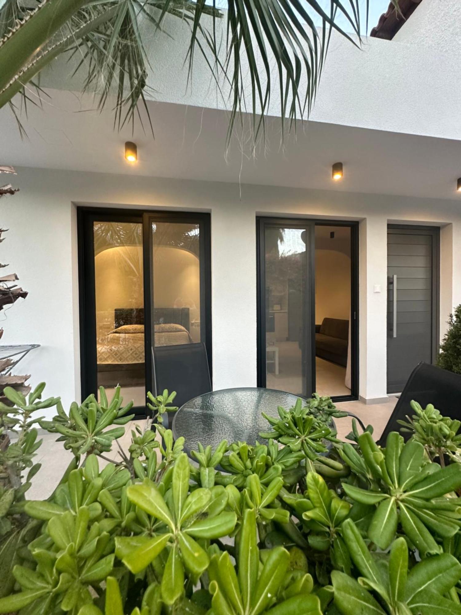 Royal Sunset Studios & Apartments Limassol Eksteriør billede