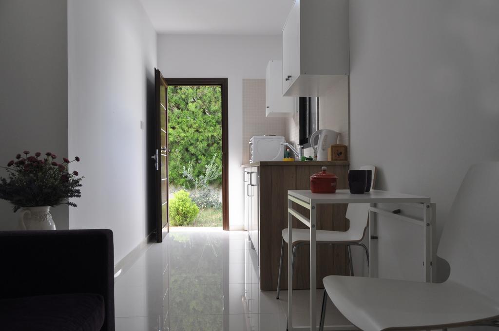 Royal Sunset Studios & Apartments Limassol Eksteriør billede