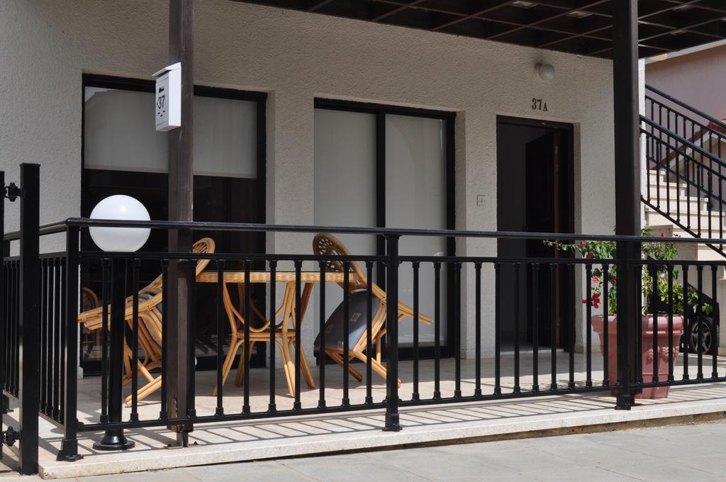 Royal Sunset Studios & Apartments Limassol Eksteriør billede