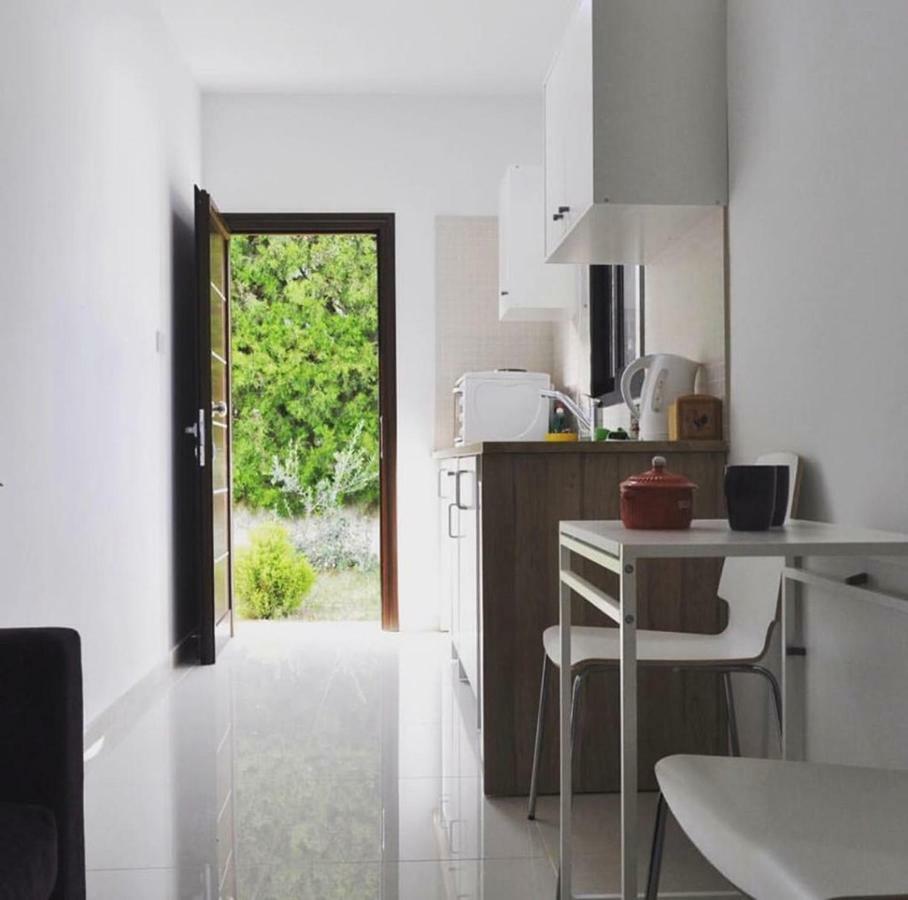 Royal Sunset Studios & Apartments Limassol Eksteriør billede